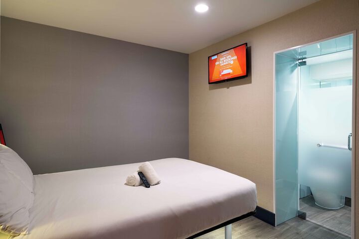 Room 3 of 37