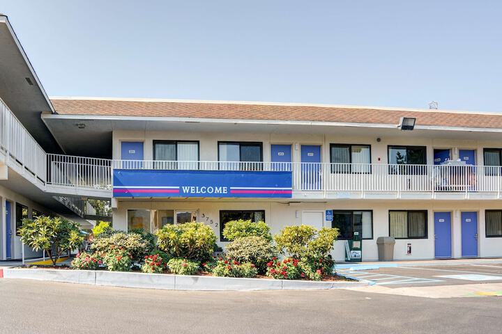 Hotel Entry