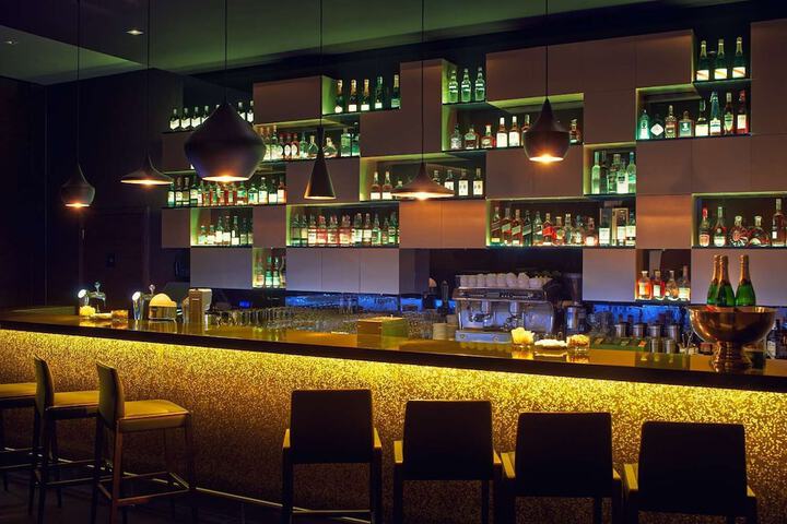Lounge 74 of 95