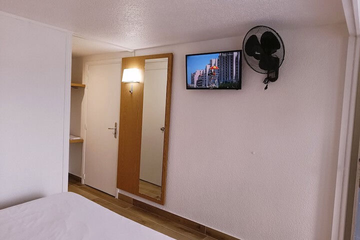 Room 14 of 35