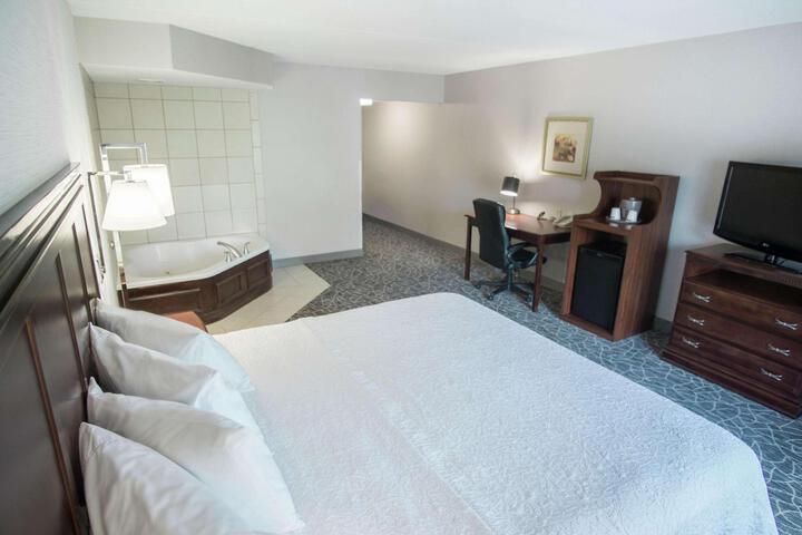 1 King Bed (2 of 24)