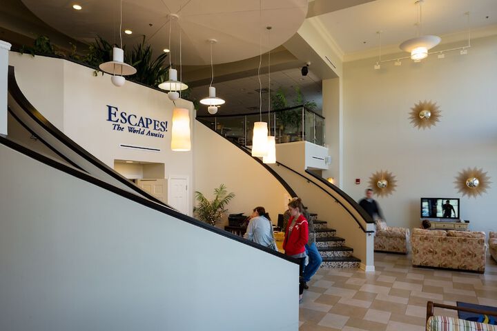 Entrance & Lobby