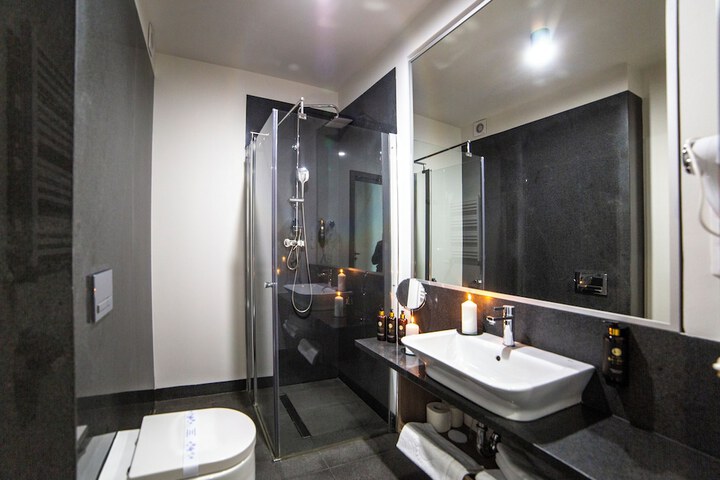 Room 30 of 47