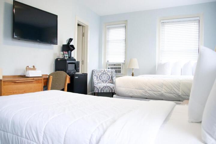 2 Double Beds (8 of 9)