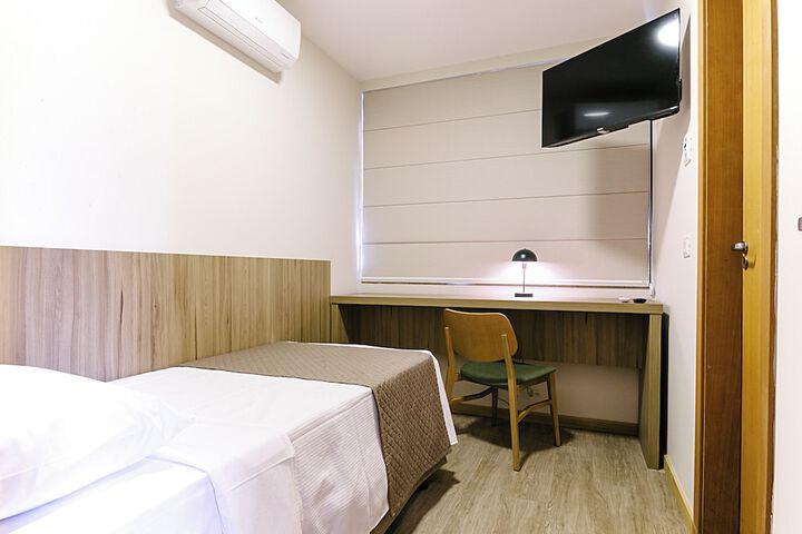 Room 20 of 34