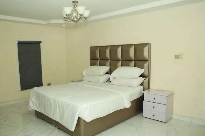 Room 10 of 43