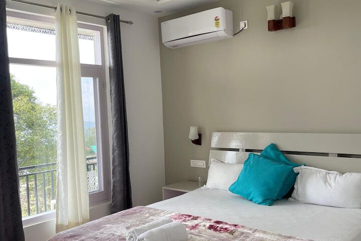 Room 12 of 34