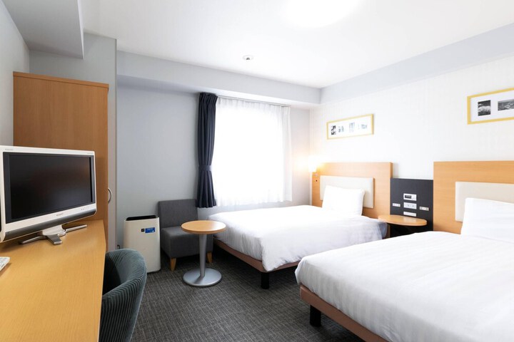 Room 8 of 43