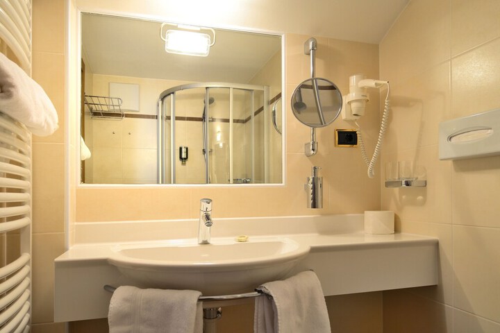 Room 42 of 92