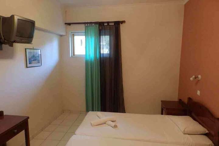 Room 8 of 89