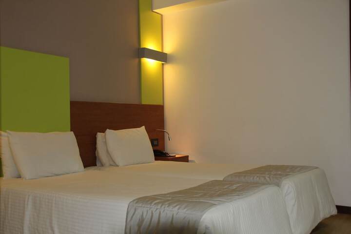 Room 13 of 34