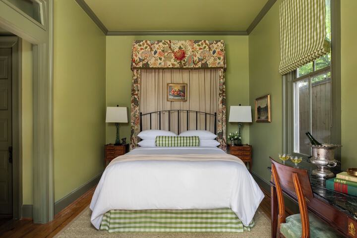 Room 12 of 40