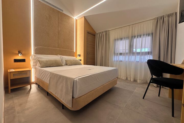 Room 13 of 30