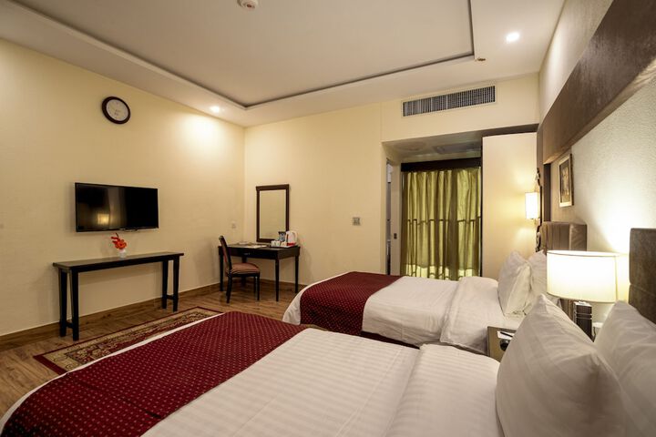 Room 16 of 37