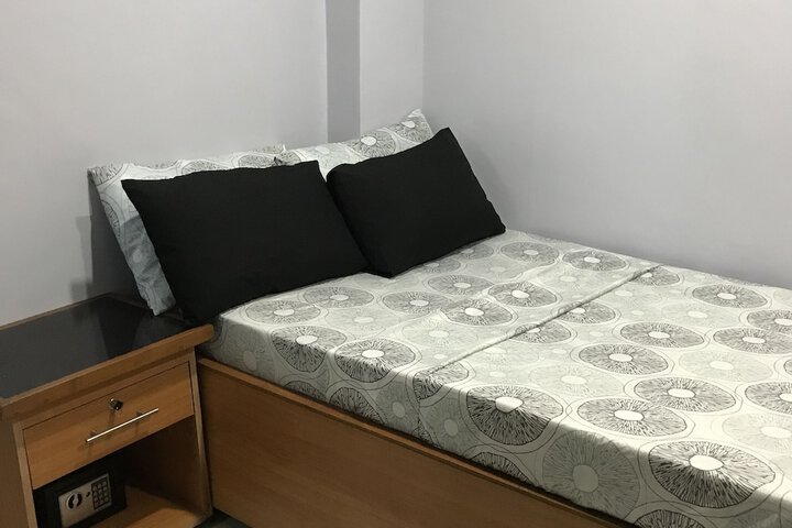 Room 5 of 9
