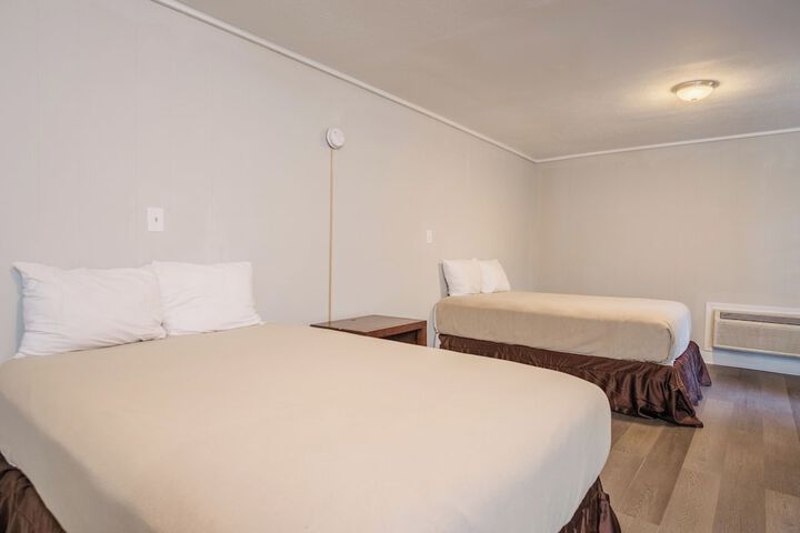 Room 6 of 16