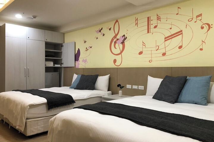 Room 33 of 49