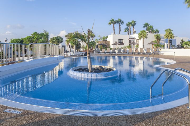 Hotel Pool