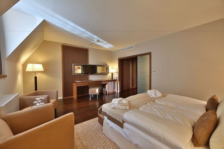 Room 7 of 50