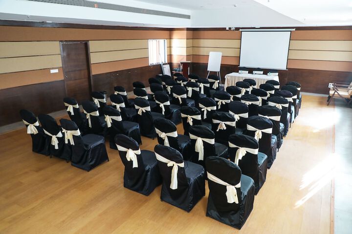 Ballroom/Hall 34 of 35