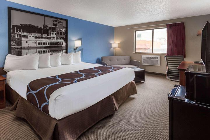 1 King Bed (3 of 7)