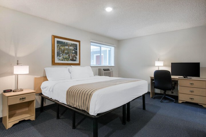 Standard | King Bed (8 of 8)