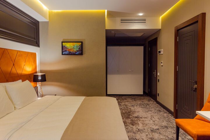 Room 25 of 199