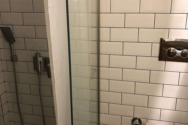 Room 10 of 131