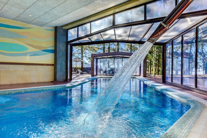 Hotel Pool