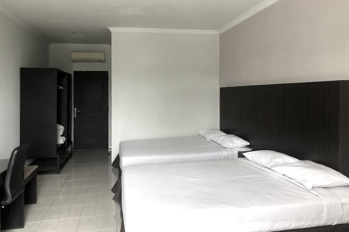 Room 11 of 22