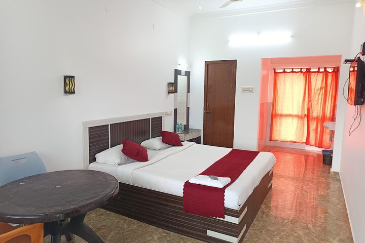 Room 10 of 37