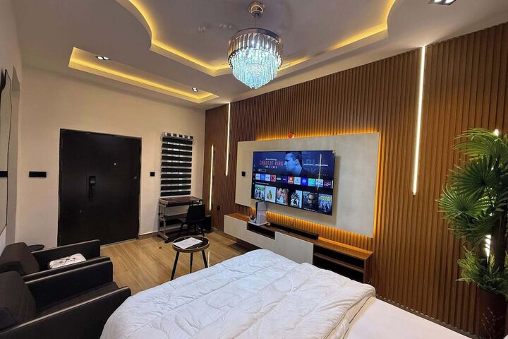 Room 6 of 27