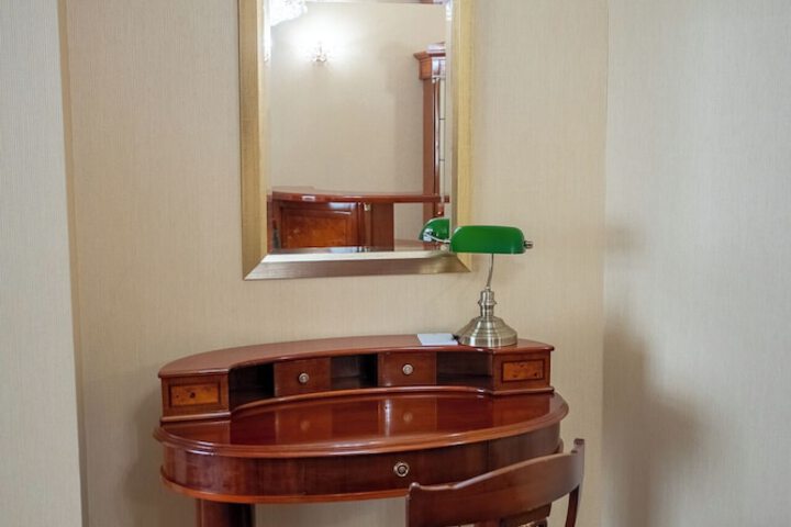 Room 72 of 143