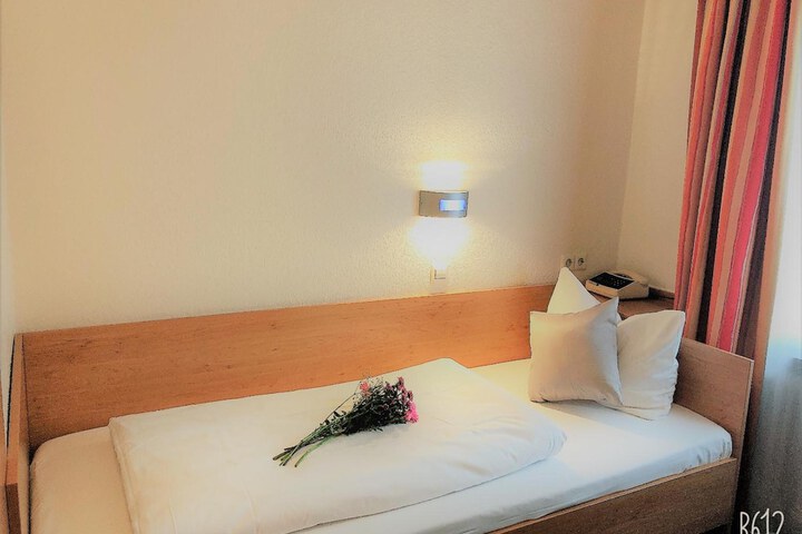Room 16 of 44