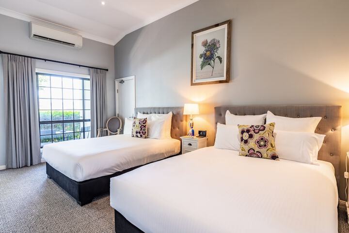 Room 4 of 52