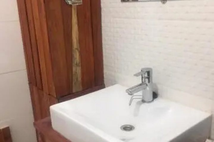 Room 10 of 25