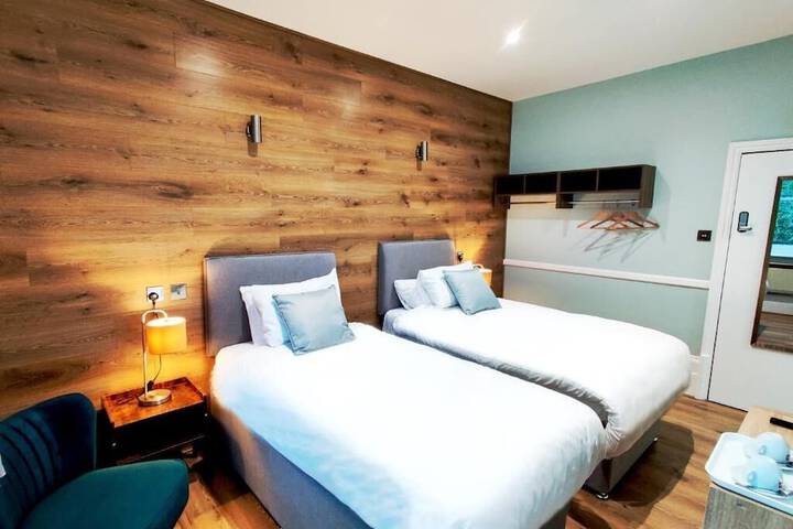 Room 4 of 13