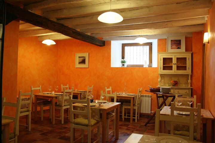 Dining 17 of 20
