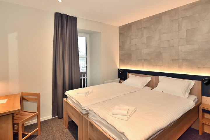 Room 6 of 67