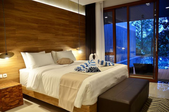 Room 28 of 48