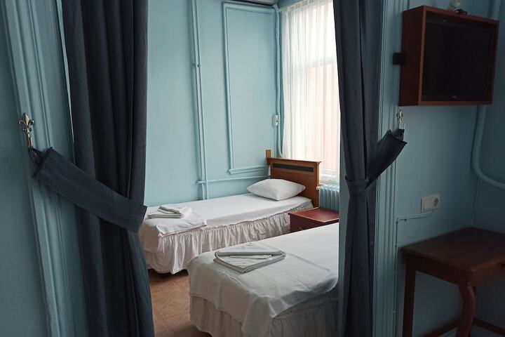 Room 11 of 40