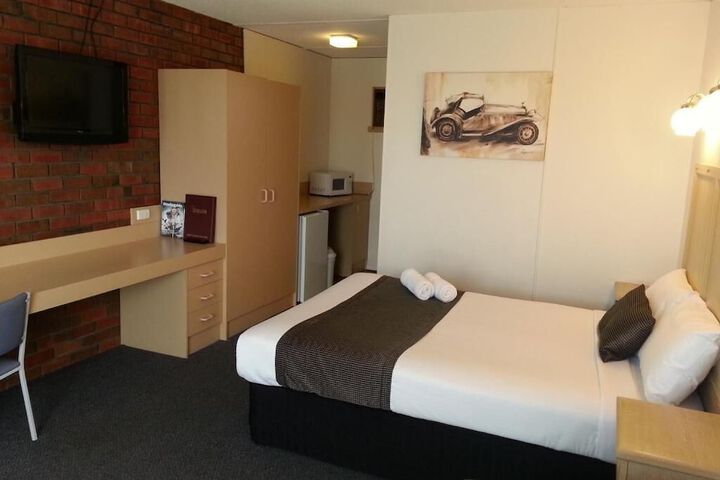 Room 3 of 16