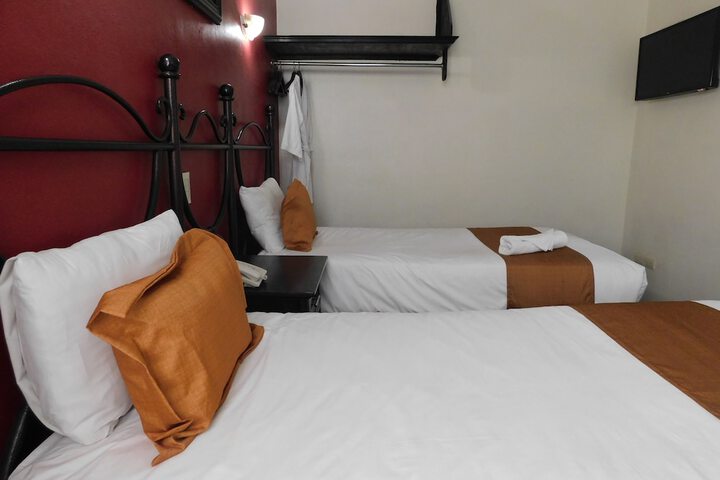 Room 34 of 69