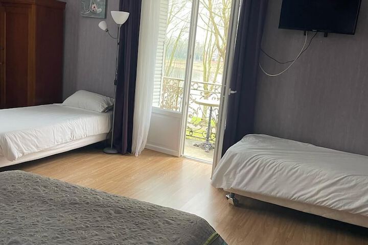 Room 4 of 10
