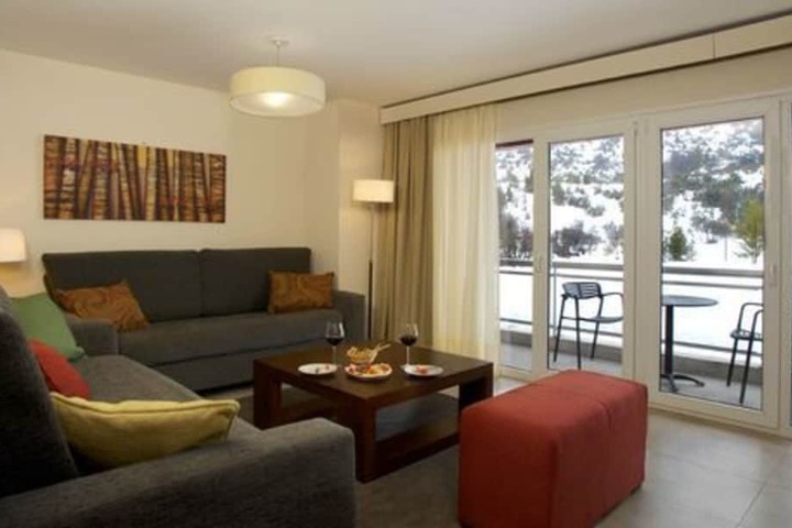Room 10 of 32