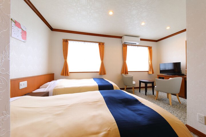 Room 11 of 25