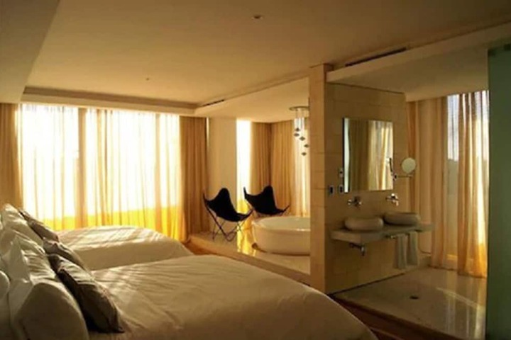 Room 15 of 105