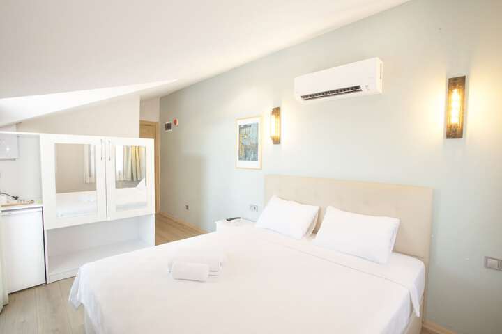 Room 12 of 72
