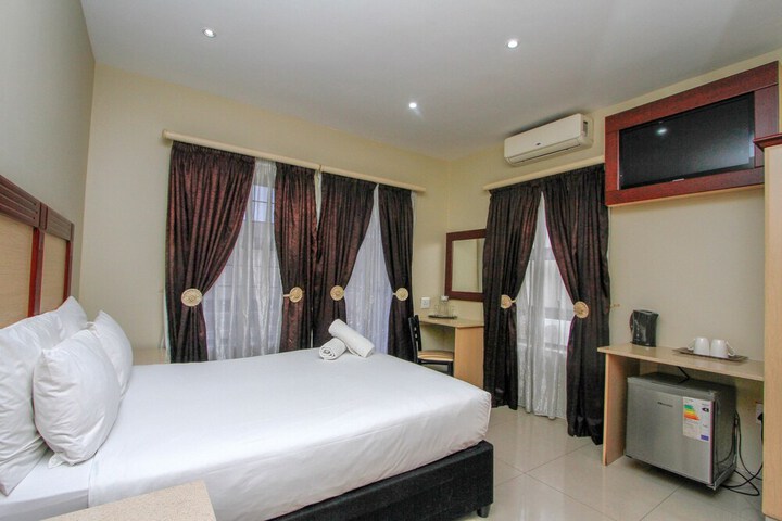Room 9 of 26