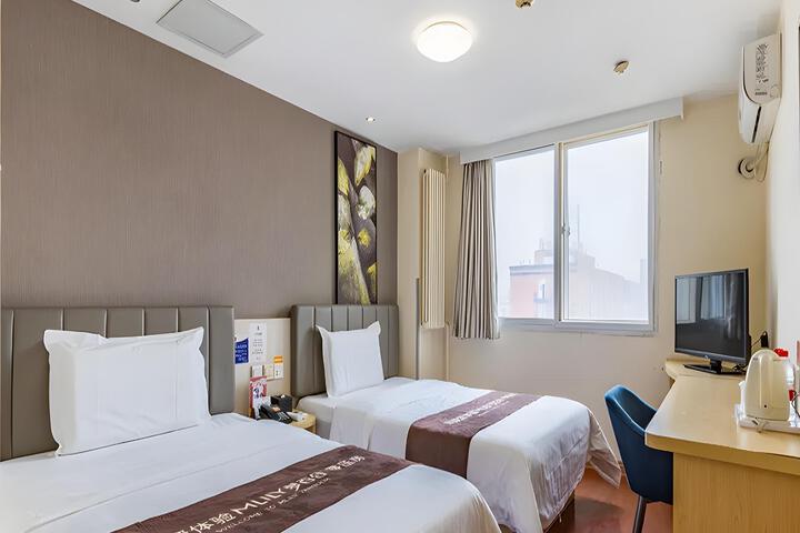 Room 4 of 15